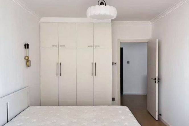 2min to L1Hengshan Rd, Bright &Cozy 1br, elevator , 70sqm 