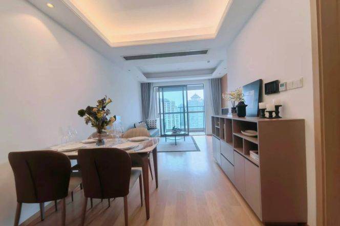 2brs, one elevator per 2 households , super privancy, near Jing'An and metro line 3/4/7