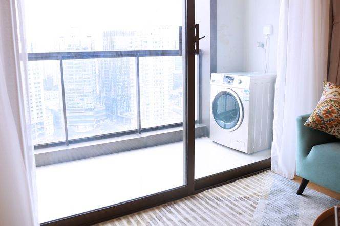 2brs, one elevator per 2 households , super privancy, near Jing'An and metro line 3/4/7