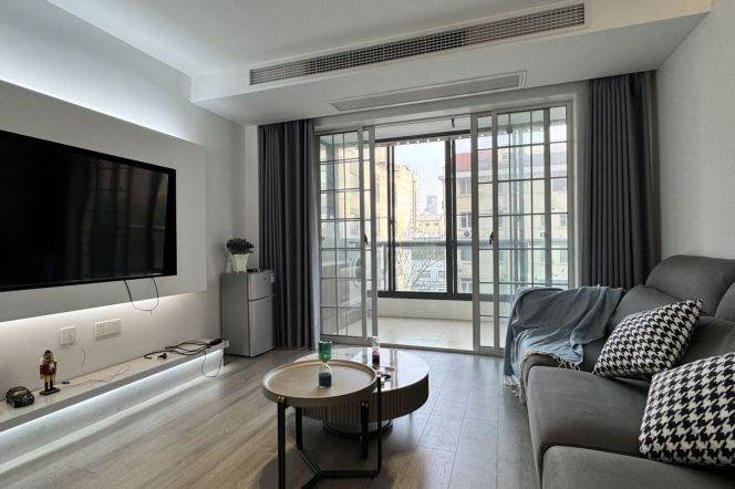 Spacious 2Br + balcony | Yanping rd & Changping rd metro | Wuning rd L13&14