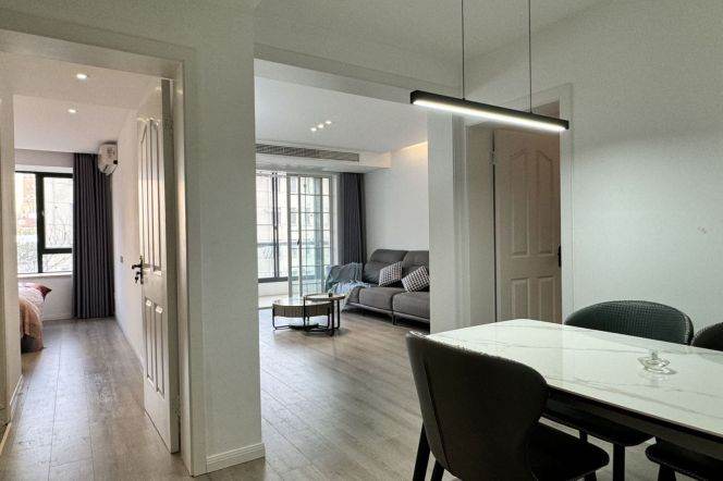 Spacious 2Br + balcony | Yanping rd & Changping rd metro | Wuning rd L13&14