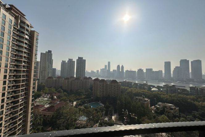 modern big 2brs open balcony nice river view in Lujiazui line 2,9,14 IFC 