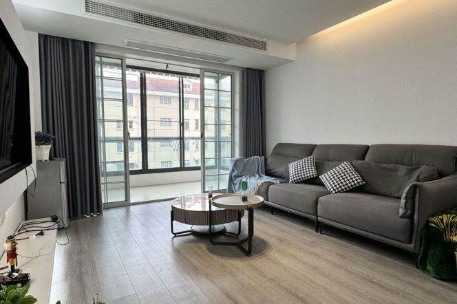 Spacious 2Br + balcony | Yanping rd & Changping rd metro | Wuning rd L13&14