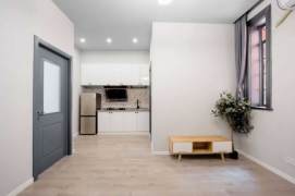 West Nanjing Rd Station 2Br with Open Balcony Line2/12/13