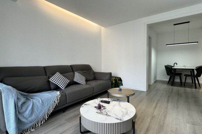 Spacious 2Br + balcony | Yanping rd & Changping rd metro | Wuning rd L13&14