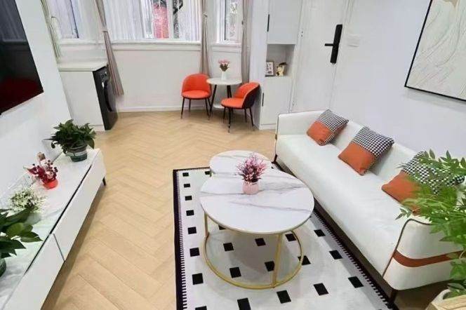 Bright n cozy 1BR 1LR duplex / near iapm