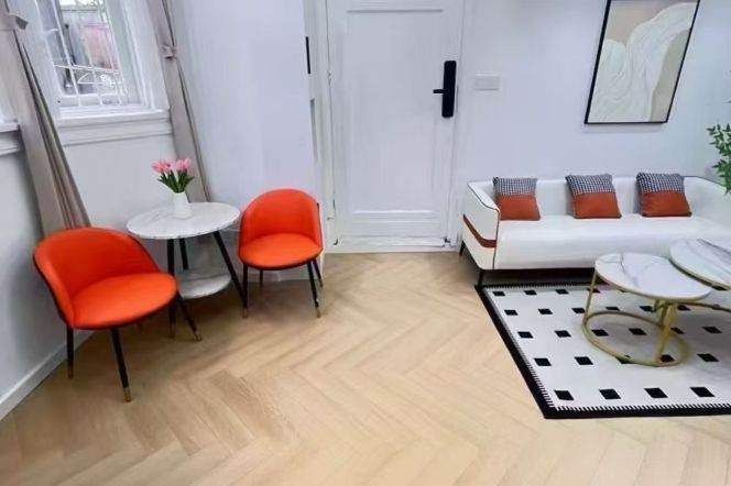 Bright n cozy 1BR 1LR duplex / near iapm