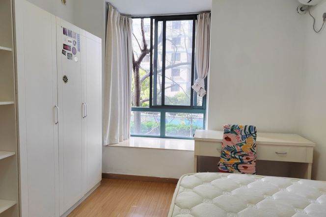 Cozy bright rooms jiang su lu2/11 zhong shan park ECNU