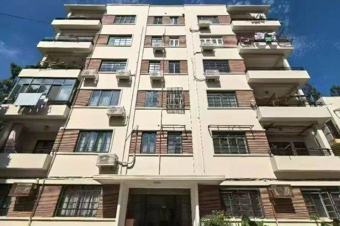 Historical Building 4br with Balcony,near Hengshan Road,Shanghai Library