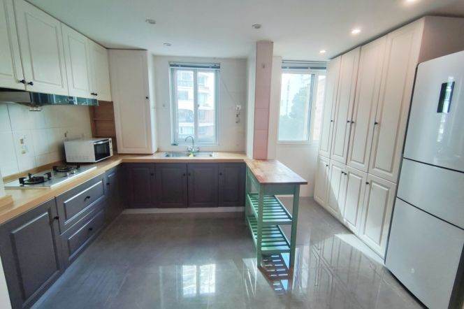 Spacious 3br/2bt Flat beside Laowai Jie