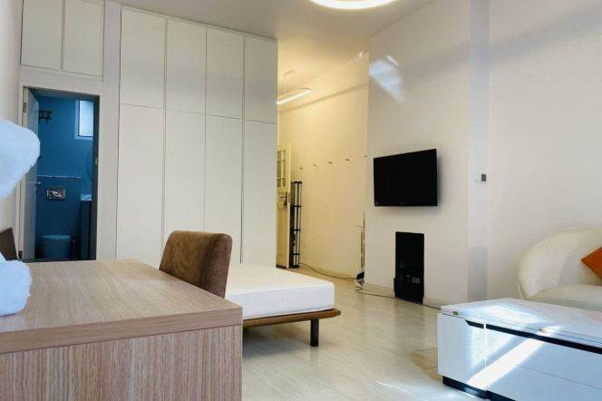 1Large Studio Near line 1/10/12 S.Shan'xi Rd and IAPM can long and short lease