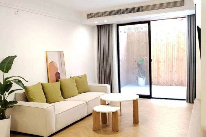 Nice yard 2Brs/1Lr/1Bt apt nr Zhongshan park,M2/3/4