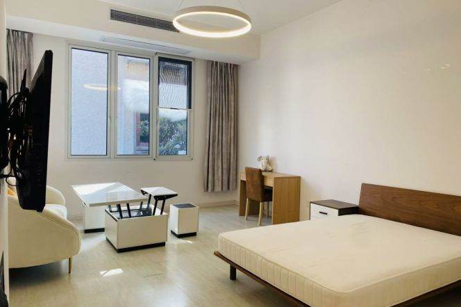 1Large Studio Near line 1/10/12 S.Shan'xi Rd and IAPM can long and short lease