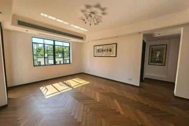 Historical Building 4br with Balcony,near Hengshan Road,Shanghai Library