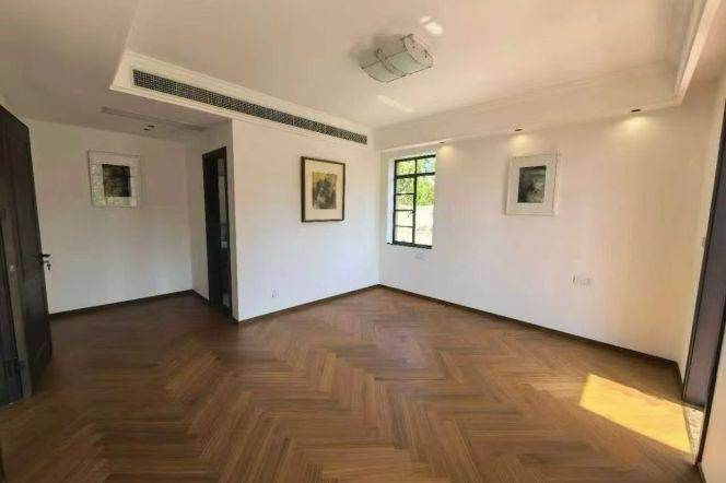 Historical Building 4br with Balcony,near Hengshan Road,Shanghai Library