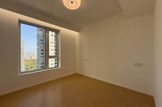 3B2B，Good Lighting，Near Zhongshan Park Station,Line 2