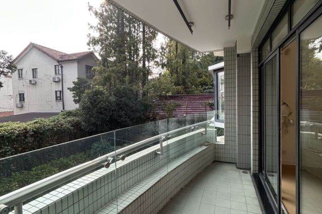 Spacious 3+1BR 2BA 160㎡ Residence nr Hengshan Rd Station