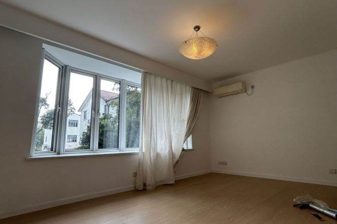 Spacious 3+1BR 2BA 160㎡ Residence nr Hengshan Rd Station
