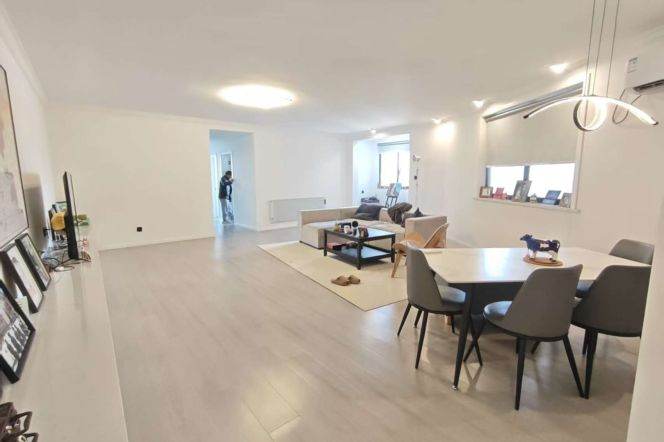 Elevator Large 3Brs+2Bth L3/4/10