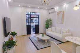 Bright & Spacious 2 br with open balcony near IAPM. easy to L9/12 JiaShan Rd St.+ L 1/10/12