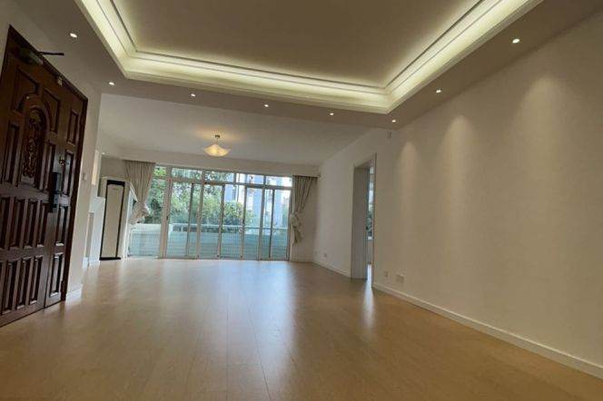 Spacious 3+1BR 2BA 160㎡ Residence nr Hengshan Rd Station