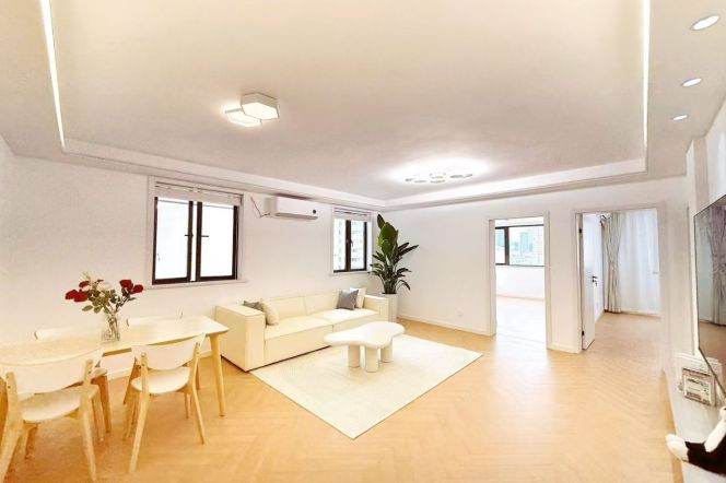 Brand new super nice modern 3 br with central AC M3/4/11/14 Caoyang Rd. 