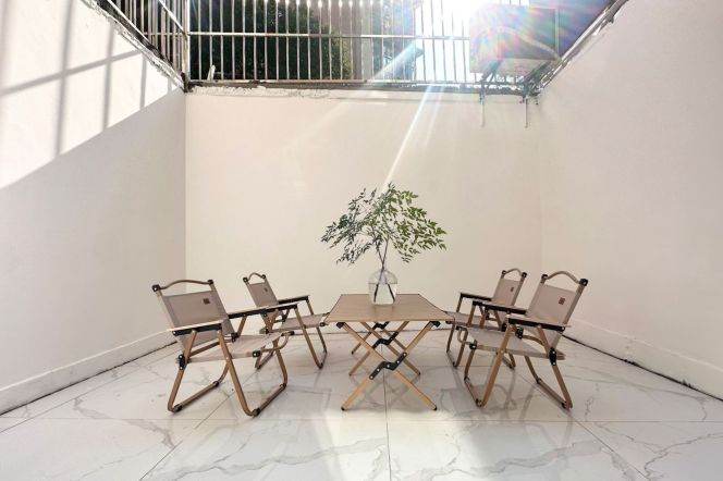 Spacious Private Garden 1 br with central AC Line 11/13 Longde Rd. 