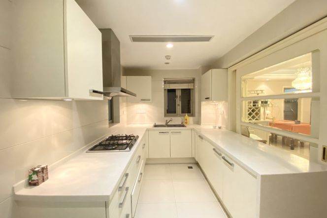 4B2B,Good Lighting,Near  South Shanxi Road Station,Line 1/10/12