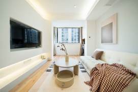 bright 1br Nr jingan temple M2/7