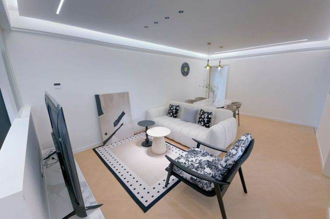 15k Spacious 3Br 2Bathr with floor heating Nr Zhongshan Park Rd.line2/3/4