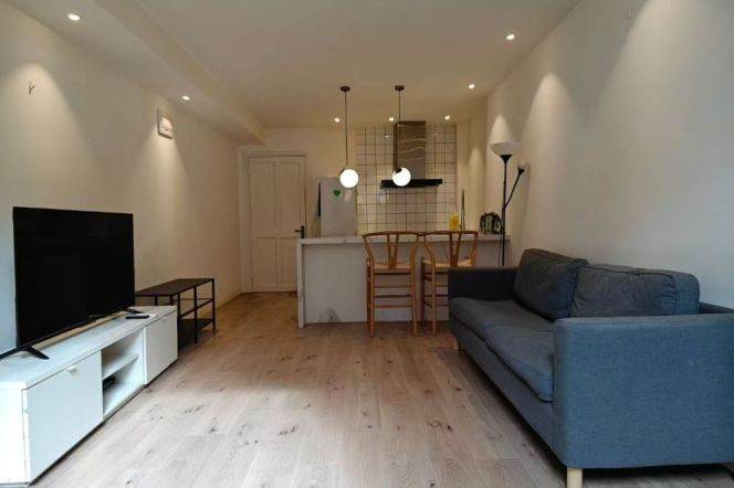 Good sunlight Spacious Apt. South Shaanxi Lu 