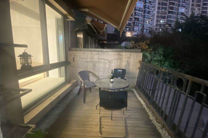 2B2B,Good Lighting,Near ZhongTan Road Station,Line 3/4