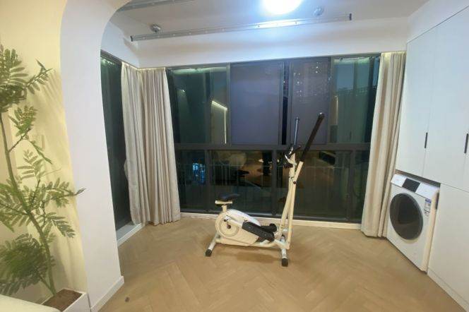 2B2B,Good Lighting,Near ZhongTan Road Station,Line 3/4