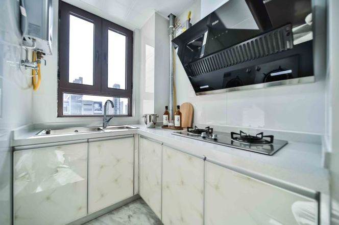 1br. Next to subway & big malls,Balcony. New compound, 3.3k