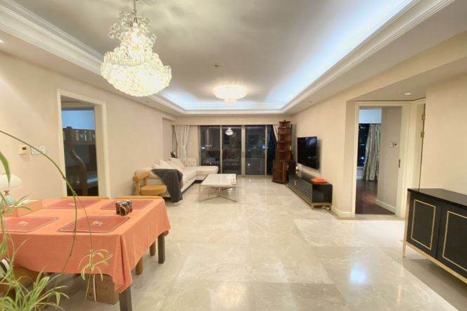 4B2B,Good Lighting,Near  South Shanxi Road Station,Line 1/10/12