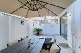 Fresh 2brs +yard Nr caobao road M1/12