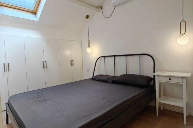 Good sunlight Spacious Apt. South Shaanxi Lu 