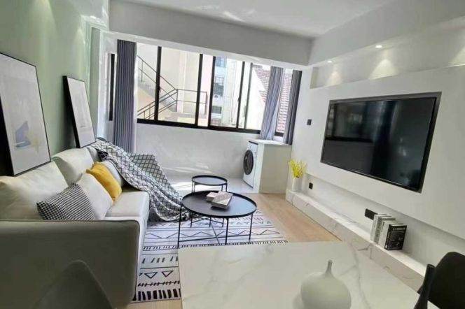 Homey 1br old apt in Jing'an with Wall heating    L13&14