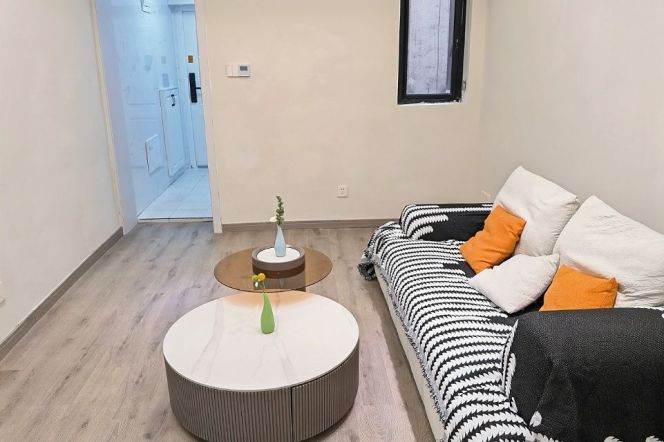 7k Clean 2Br Nr Zhongshan  Park line2/3/4