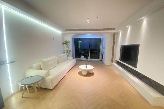 2B2B,Good Lighting,Near ZhongTan Road Station,Line 3/4