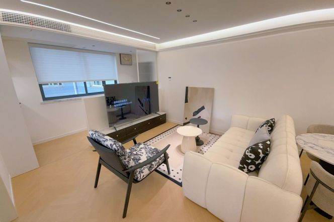 15k Spacious 3Br 2Bathr with floor heating Nr Zhongshan Park Rd.line2/3/4