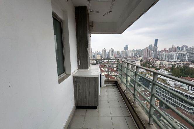 Modern 2brs/108sqm & heating/balcony@Jiangsu Rd & Line 2/11