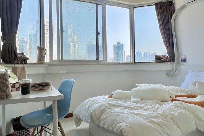 Bright room with big windows,close to ECNU/SJTU LONG/short lease