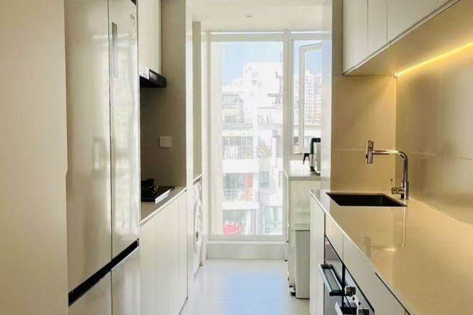 beautiful 4brs penhouse floor heating big terrace beside Su zhou river line 3,4,13only 28K