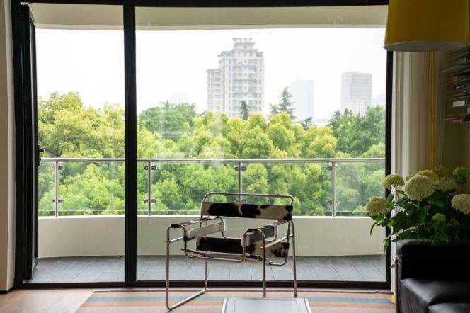 Top of City 3-bedroom apartment with stunning views, near Nanjing West Road subway Station