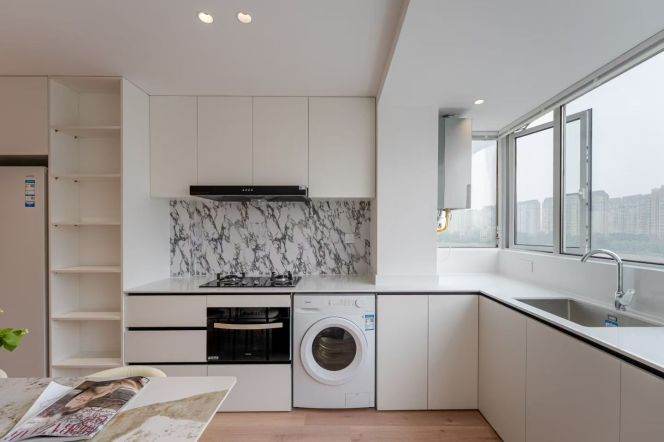 Gubei Golden City, Wuzhong Road subway Station, super large floor-to-ceiling Windows