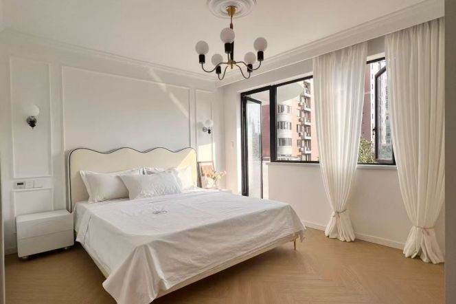 Jiaotong Univeristy elevator 2BR apartment with balcony