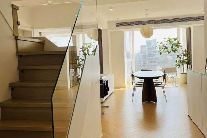 beautiful 4brs penhouse floor heating big terrace beside Su zhou river line 3,4,13only 28K