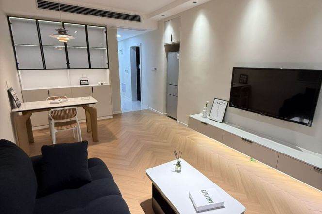 Newly Renovated Spacious 1Br/2Lr/1Bt@L3/4/10 Hongqiao Rd Station