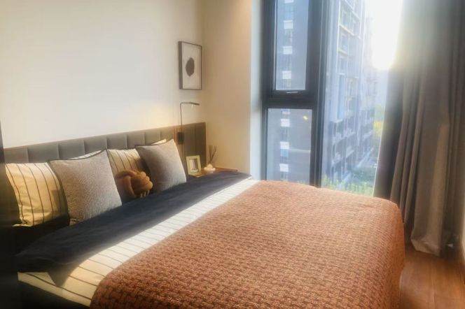 1BR near ECNU，SIT， Jiao'tong and  Caohejing Development Zone can long and short lease